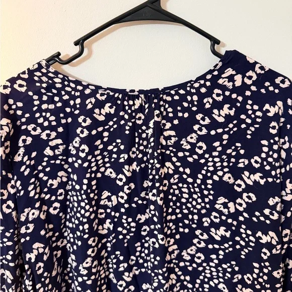 Elegant Navy and White Floral Blouse - Picture 6 of 9